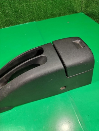 Консоль между сидений