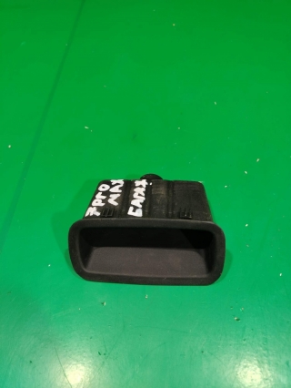 Ручка закрывания двери багажника