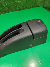 Консоль между сидений